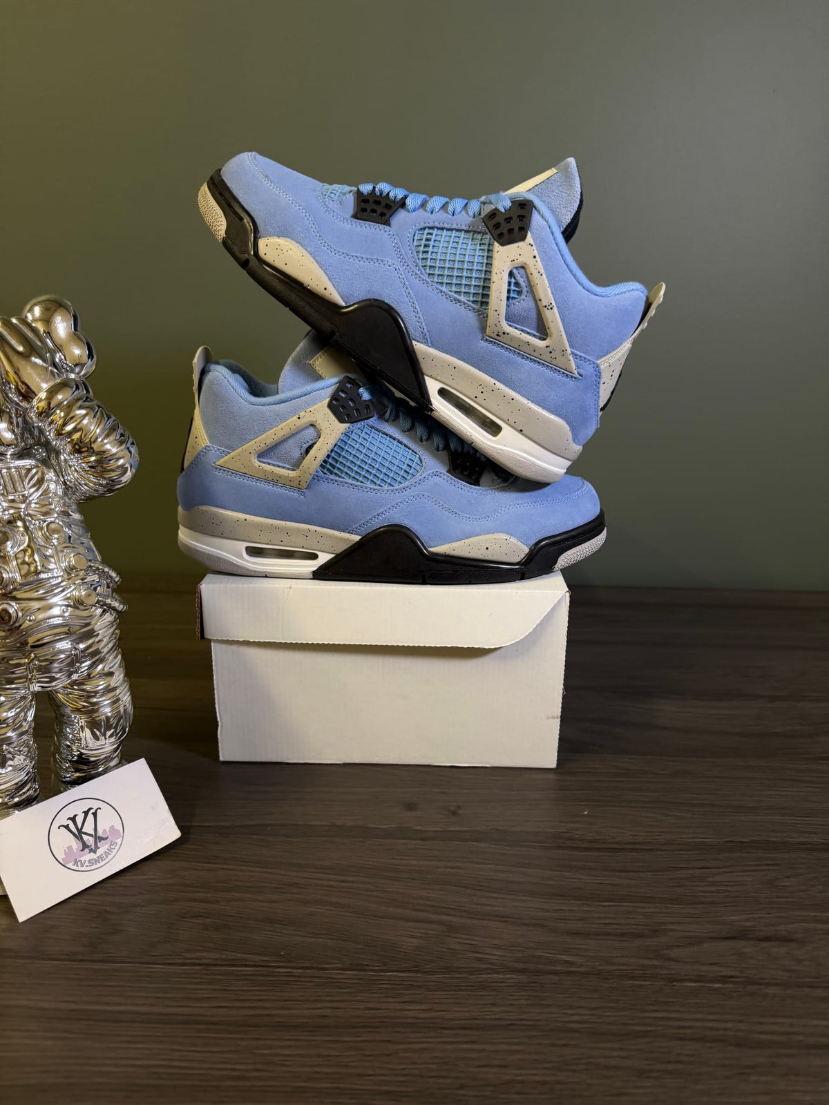 Jordan 4 Retro University Blue