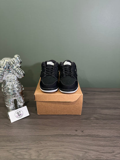 Dunk Low SB Gnarhunters