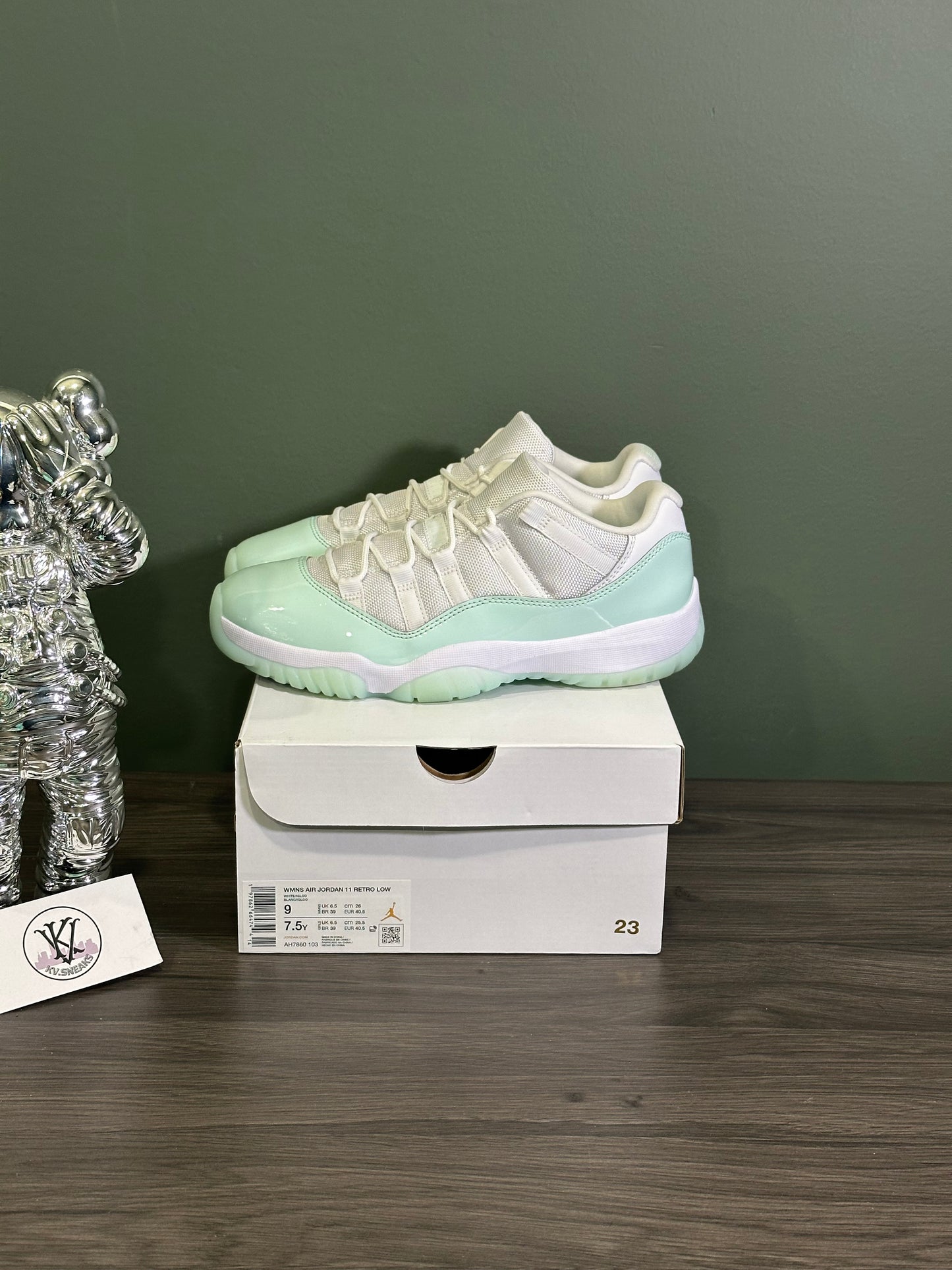 Jordan 11 Low Igloo