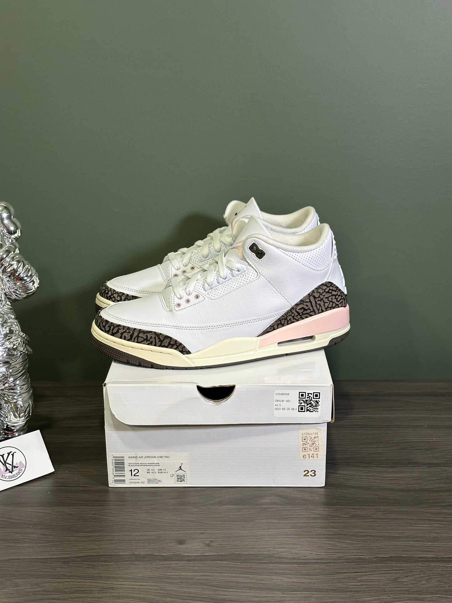 Jordan 3 Neapolitan Dark Mocha