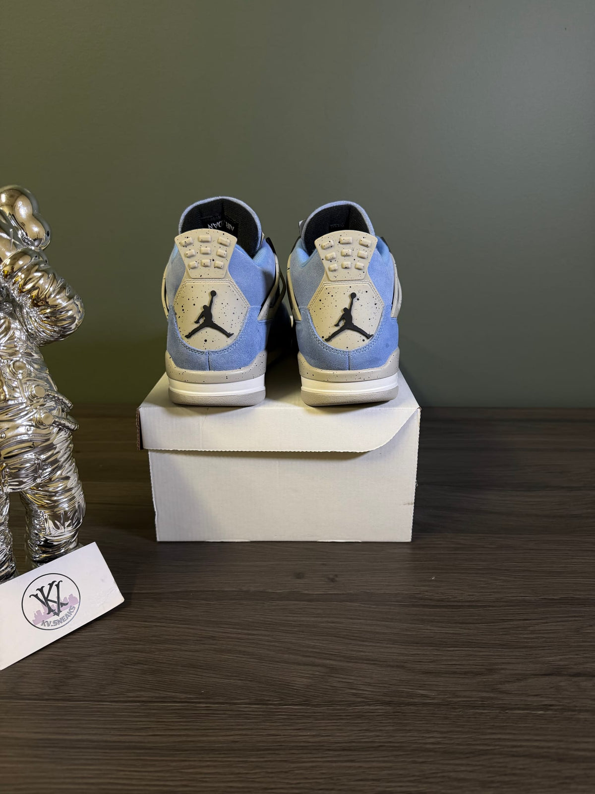 Jordan 4 Retro University Blue