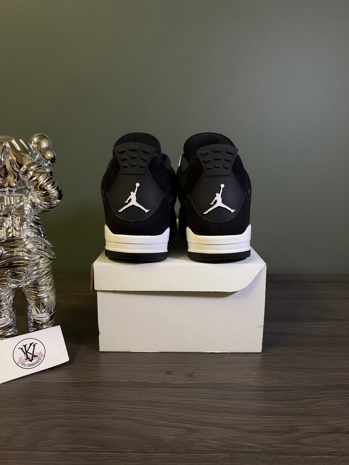 Jordan 4 Retro White Thunder
