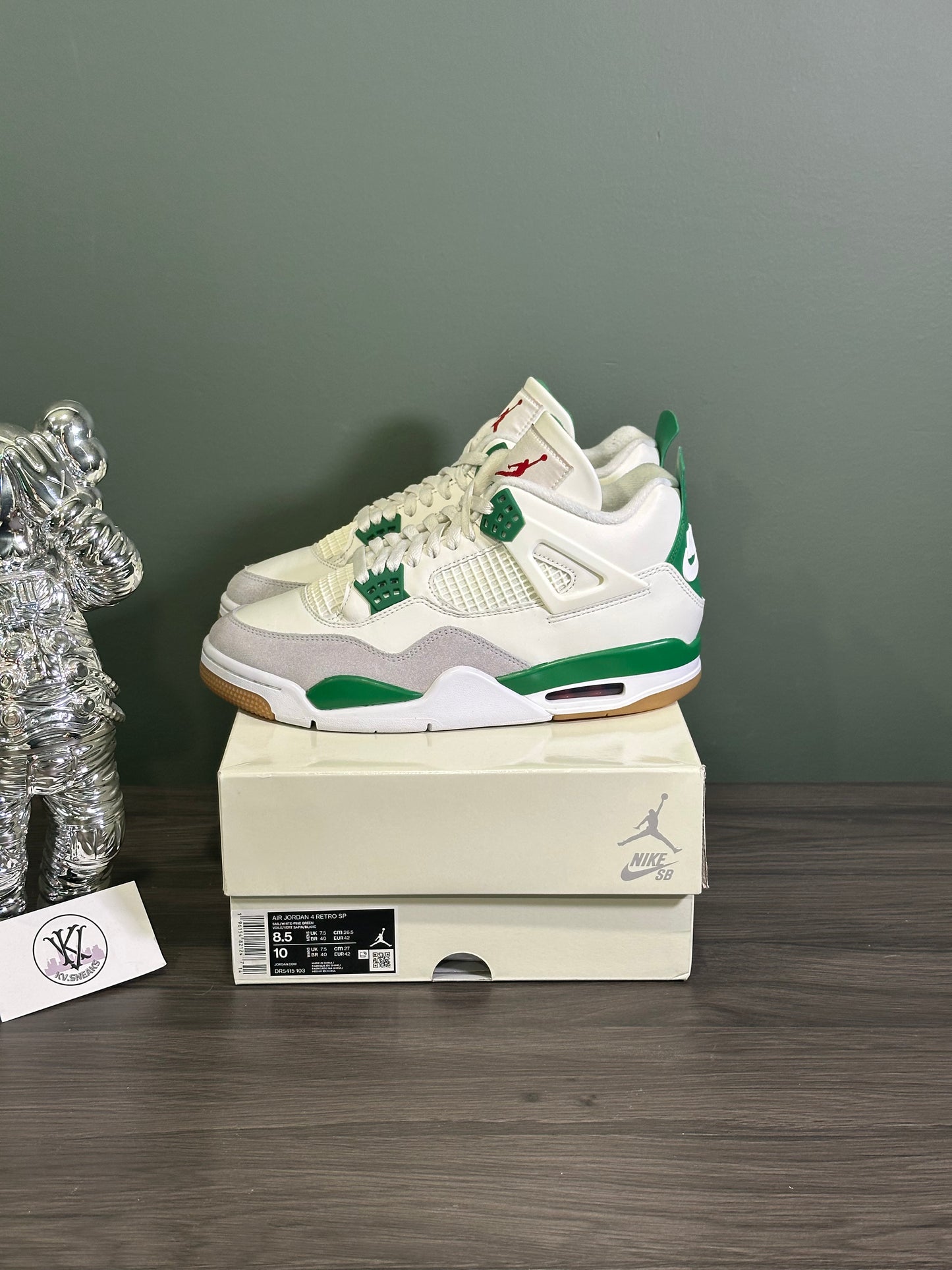 Jordan 4 SB Pine Green
