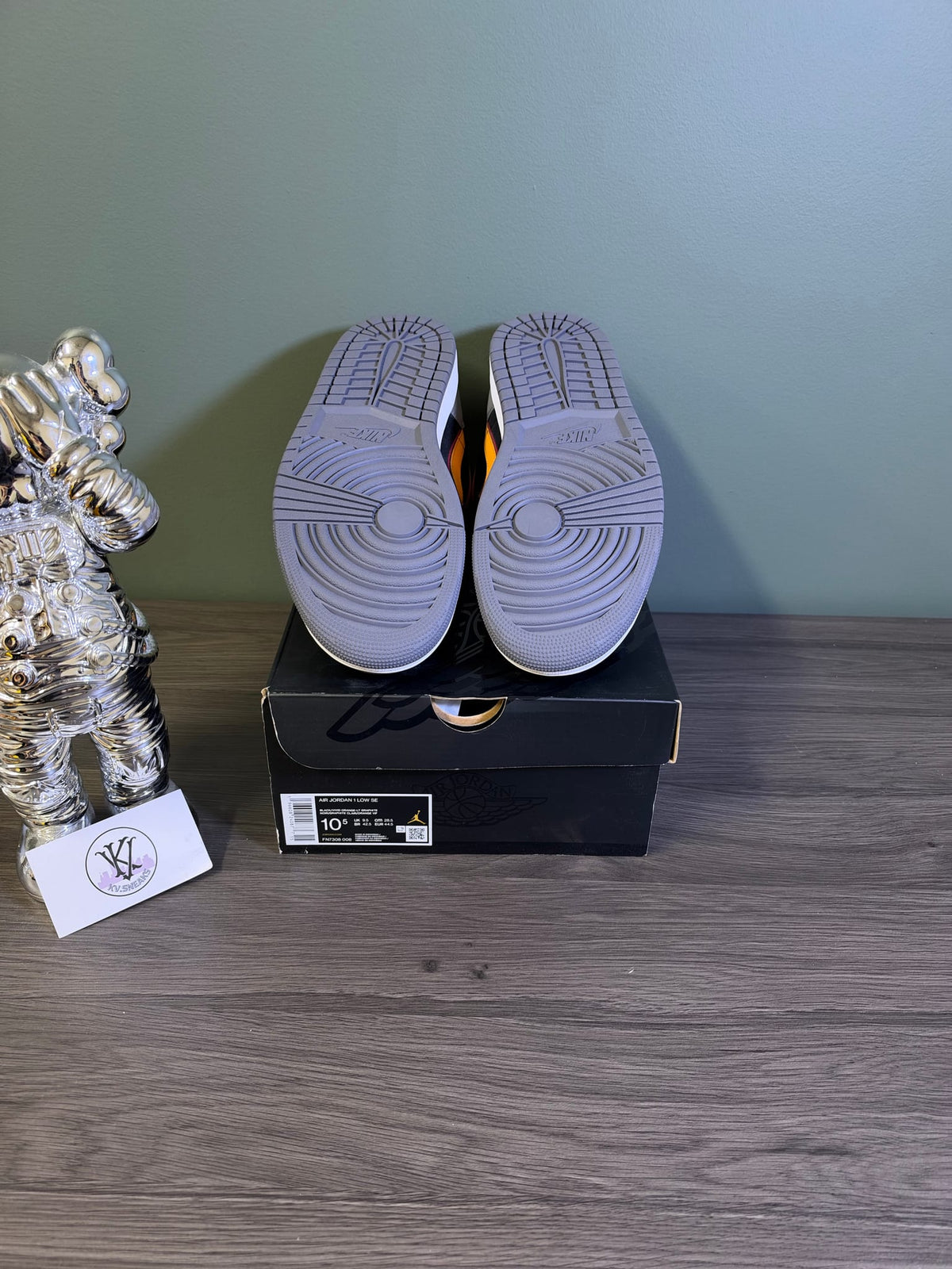 Jordan 1 Low SE Light Graphite Vivid Orange