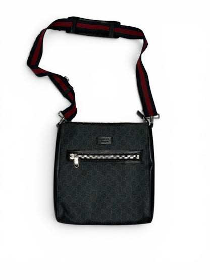 GUCCI LARGE GG SUPREME BLACK MESSENGER BAG