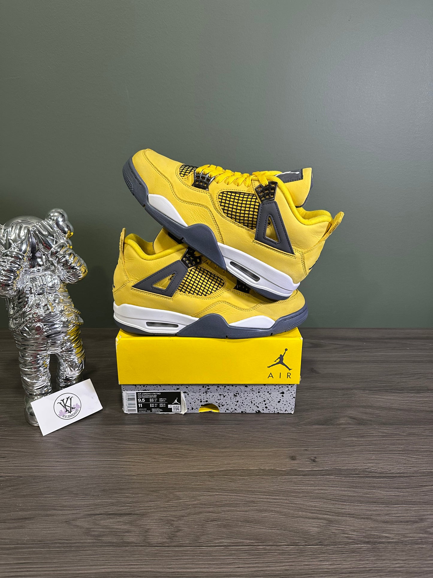 Jordan 4 Lightning