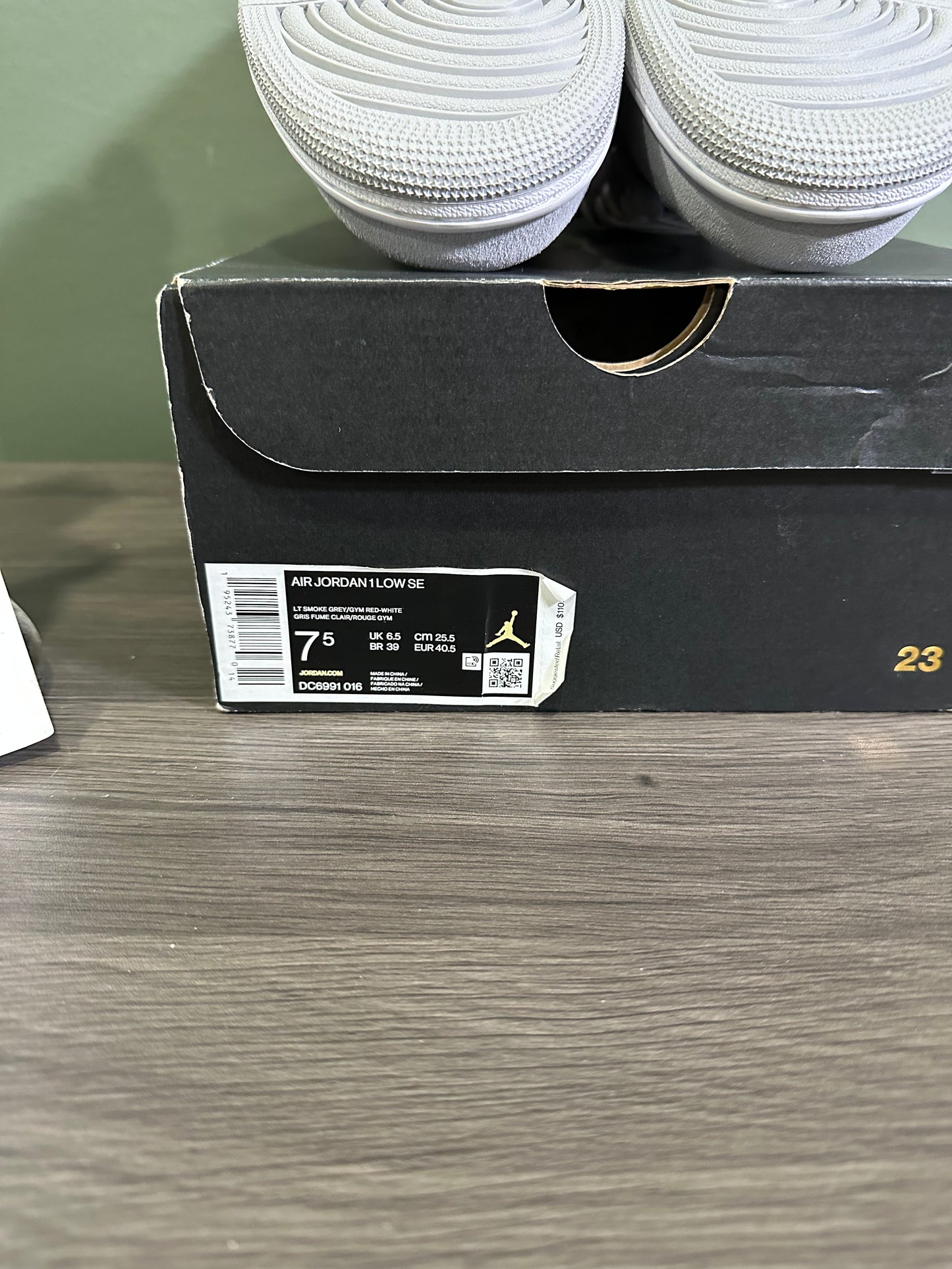 Jordan 1 Low SE Light Smoke Grey