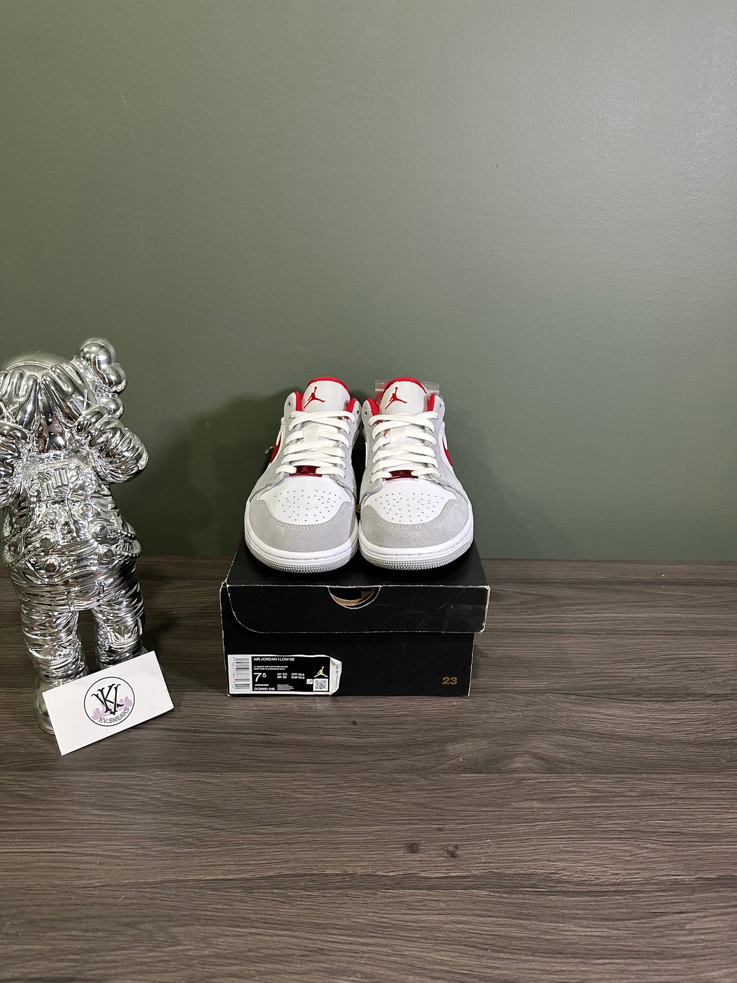 Jordan 1 Low SE Light Smoke Grey
