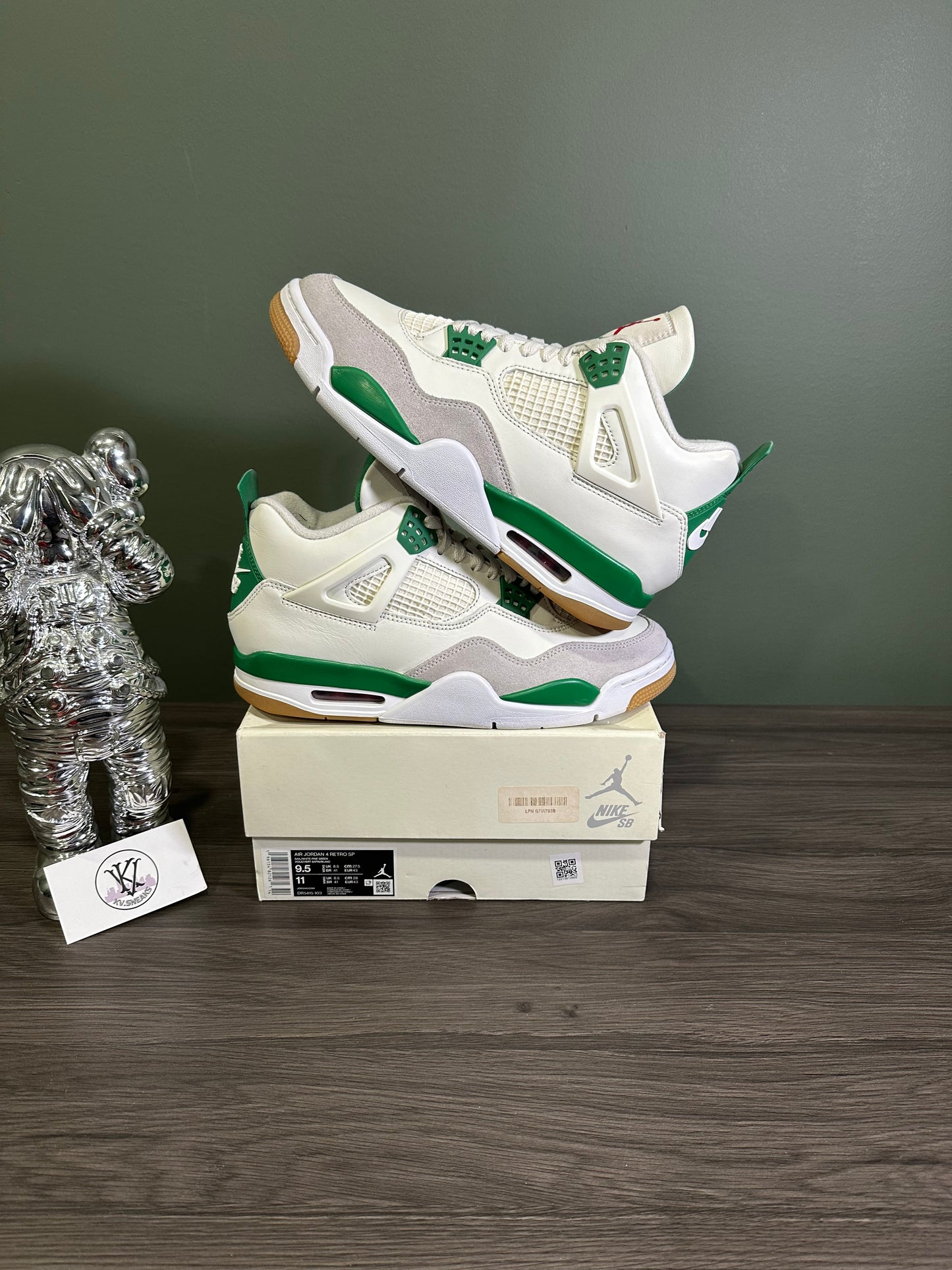 Jordan 4 SB Pine Green