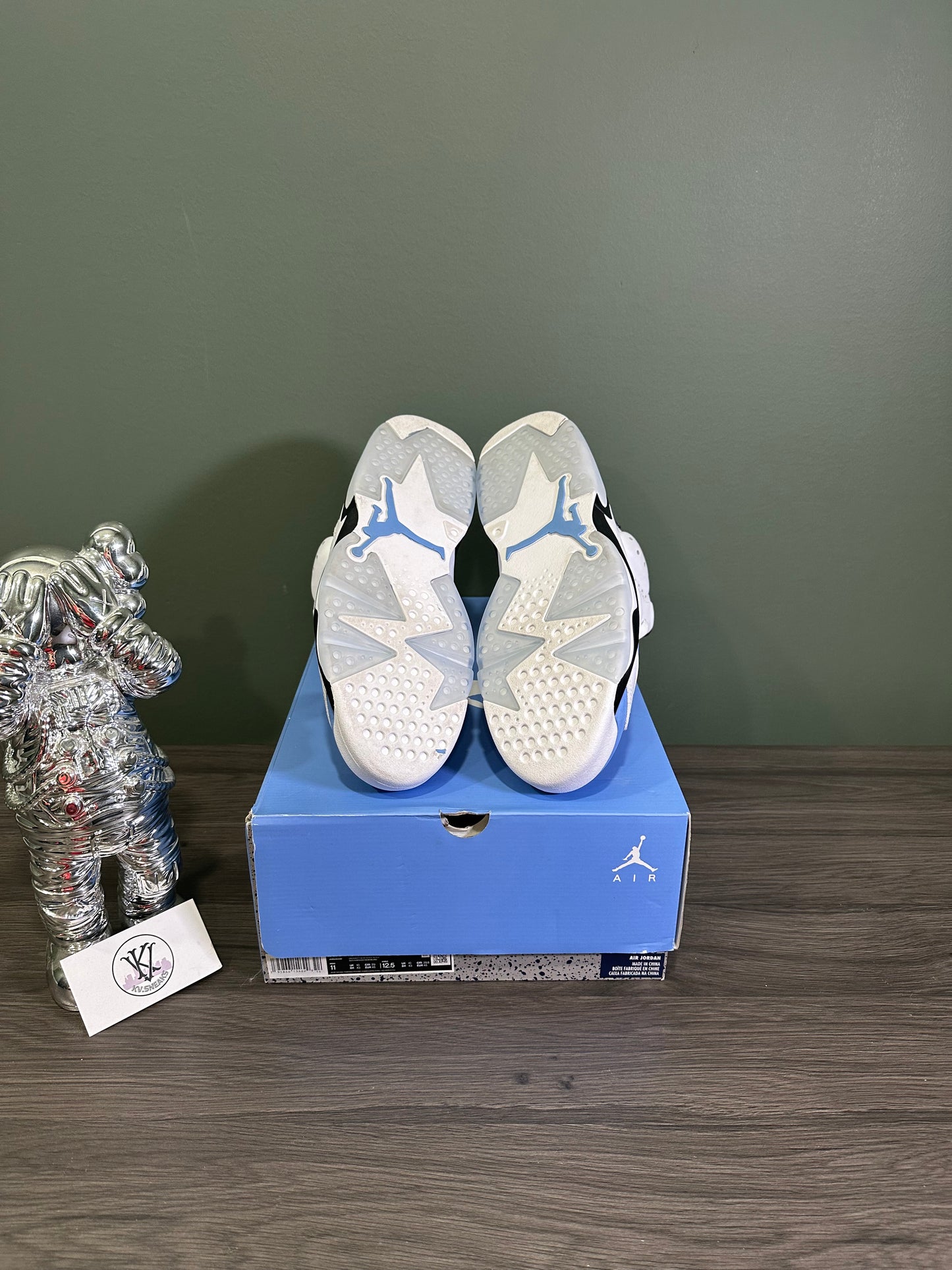 Jordan 6 UNC White