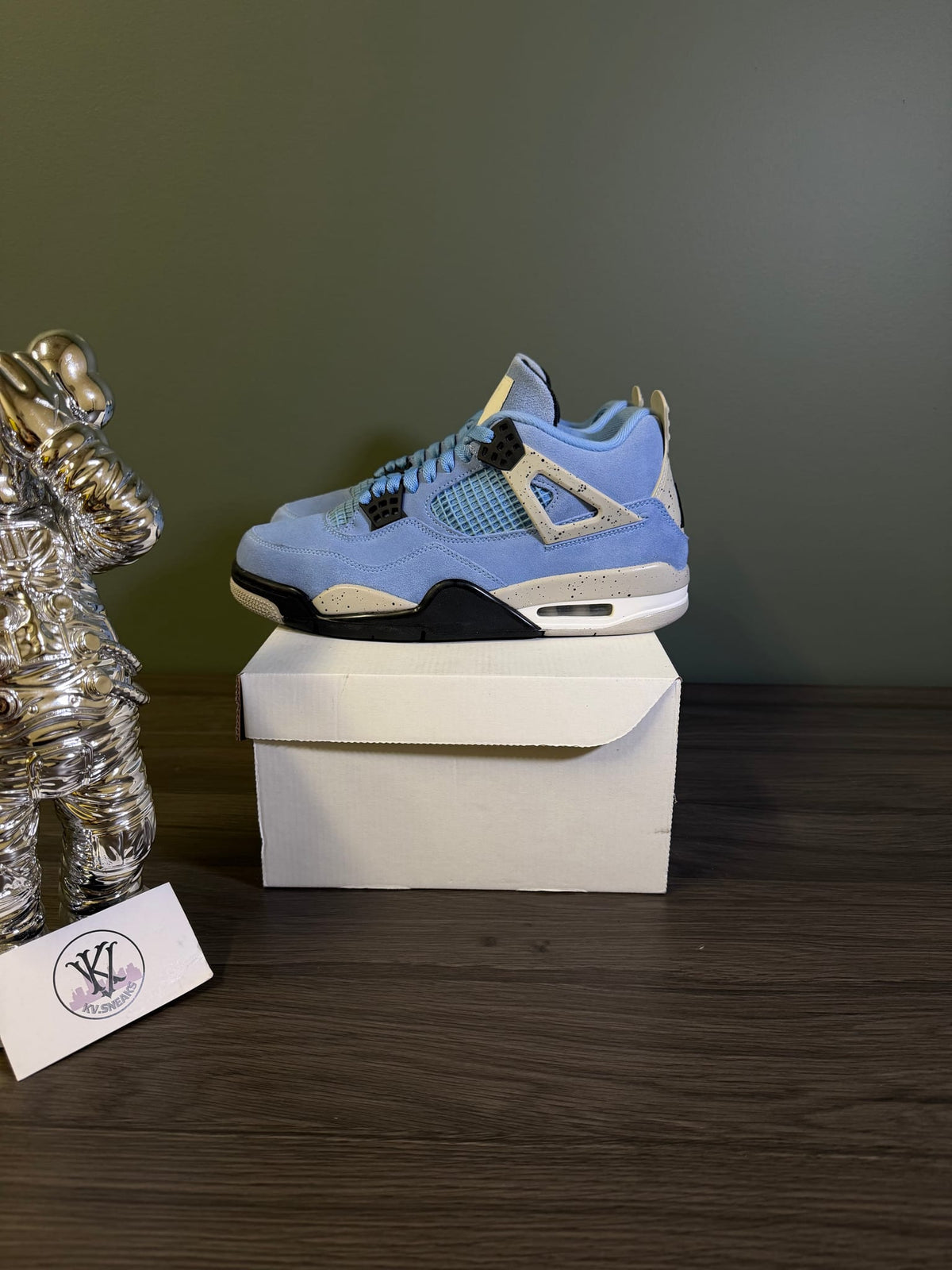 Jordan 4 Retro University Blue