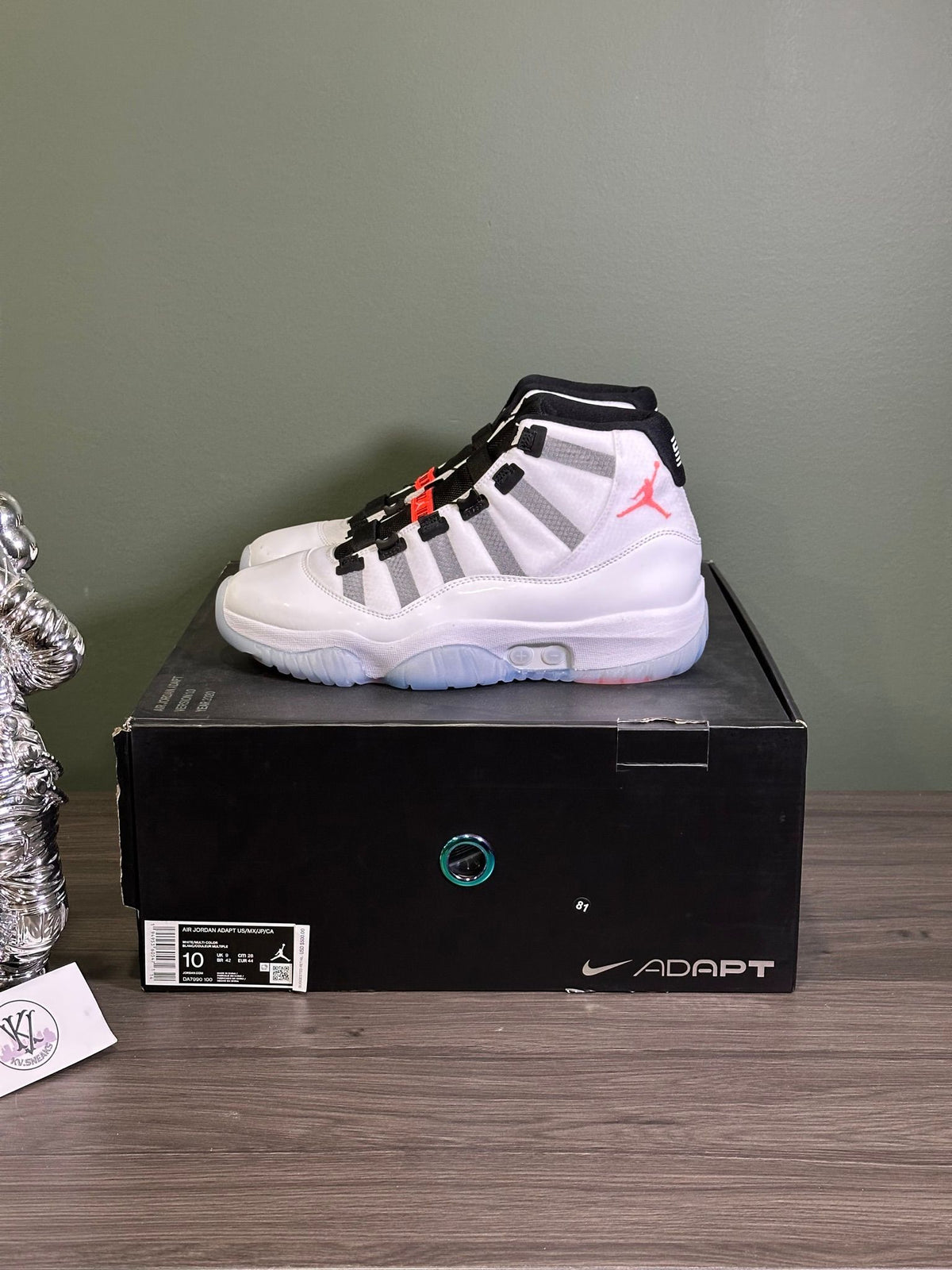 Jordan 11 Adapt White