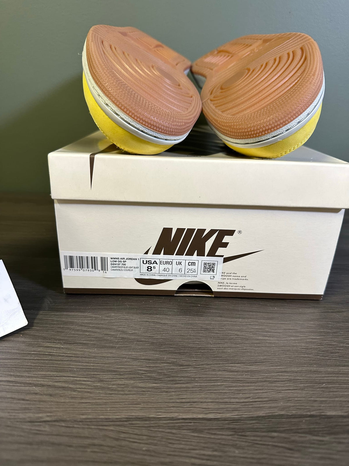 Jordan 1 Retro Low OG SP Travis Scott Canary (Women's)