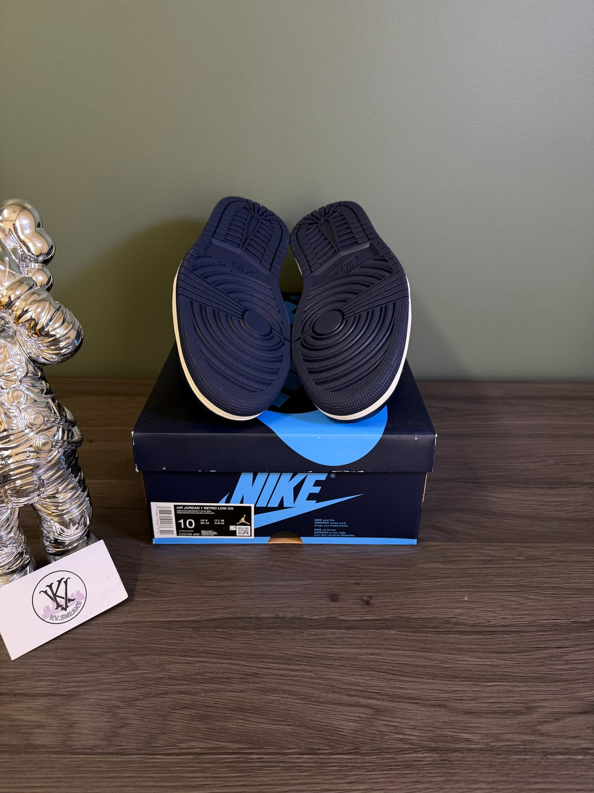 Jordan 1 Low OG Obsidian UNC