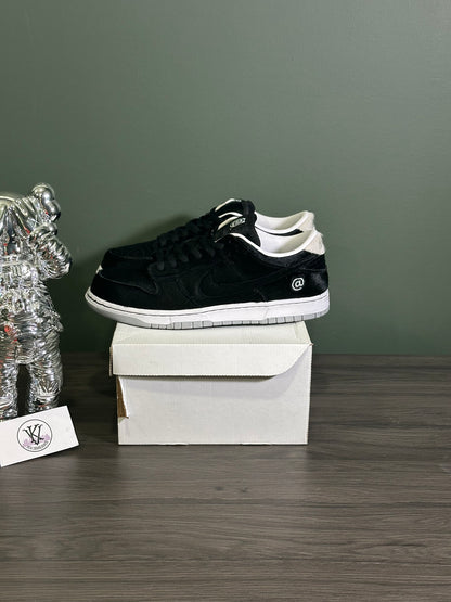 Dunk Low SB Medicom Toy