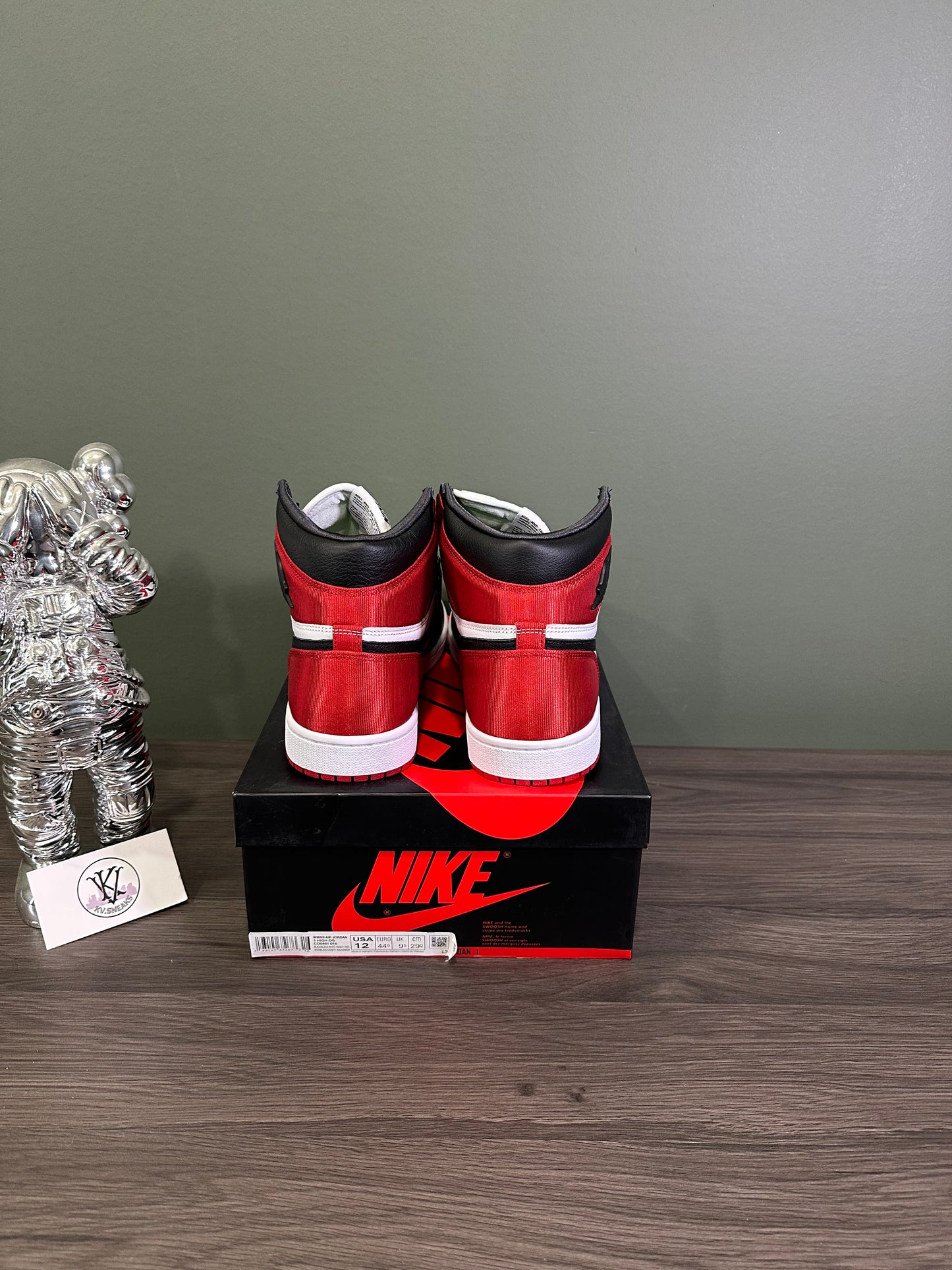 Jordan 1 High Satin Black Toe (W)