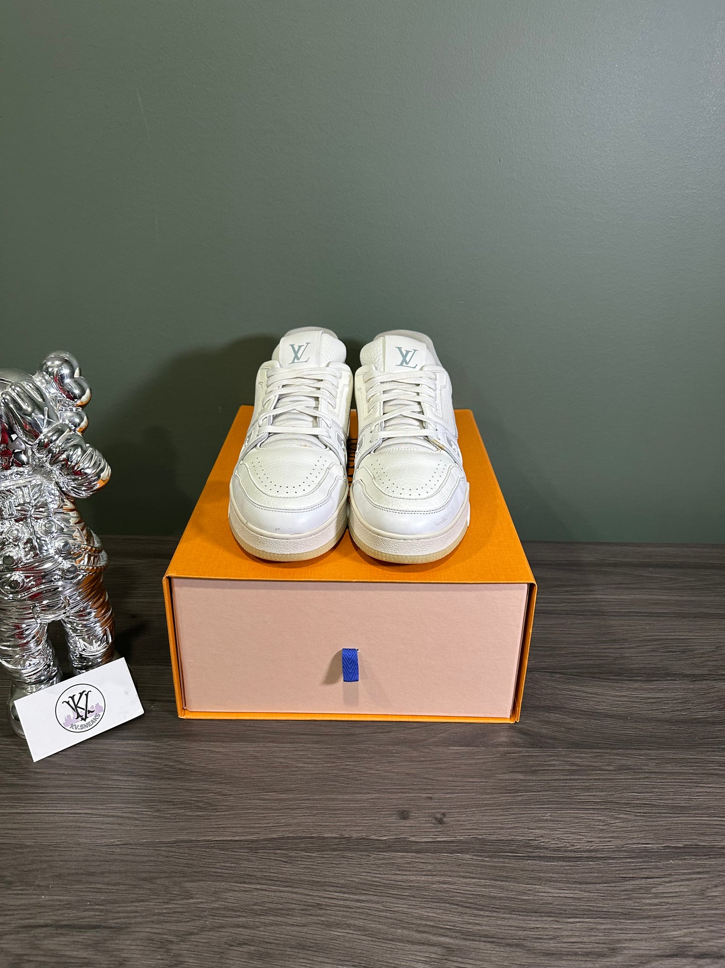 Louis Vuitton Trainer White Signature