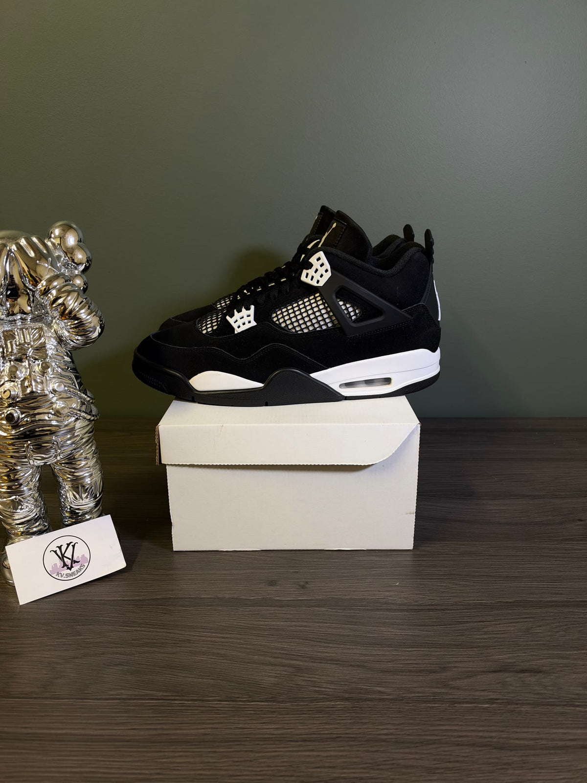 Jordan 4 Retro White Thunder