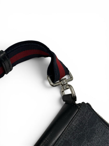 GUCCI LARGE GG SUPREME BLACK MESSENGER BAG