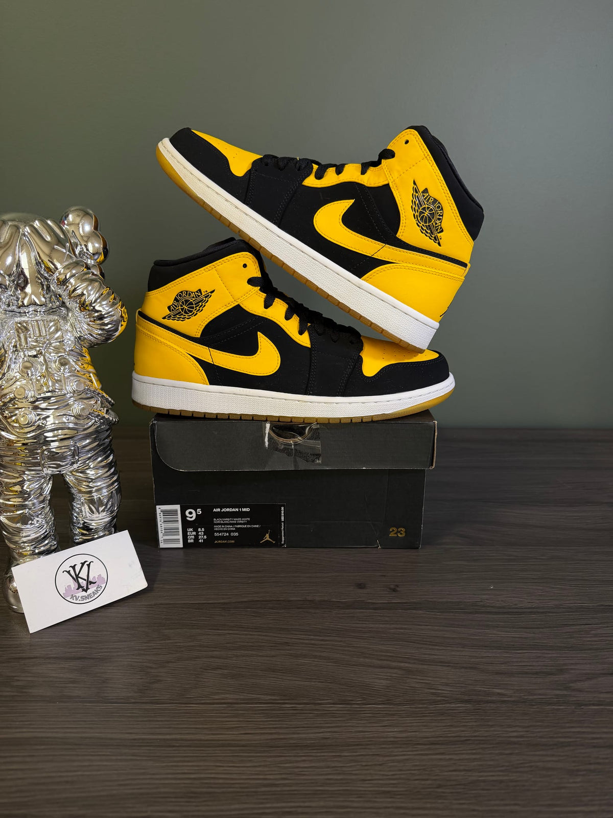 Jordan 1 Retro Mid New Love (2017)