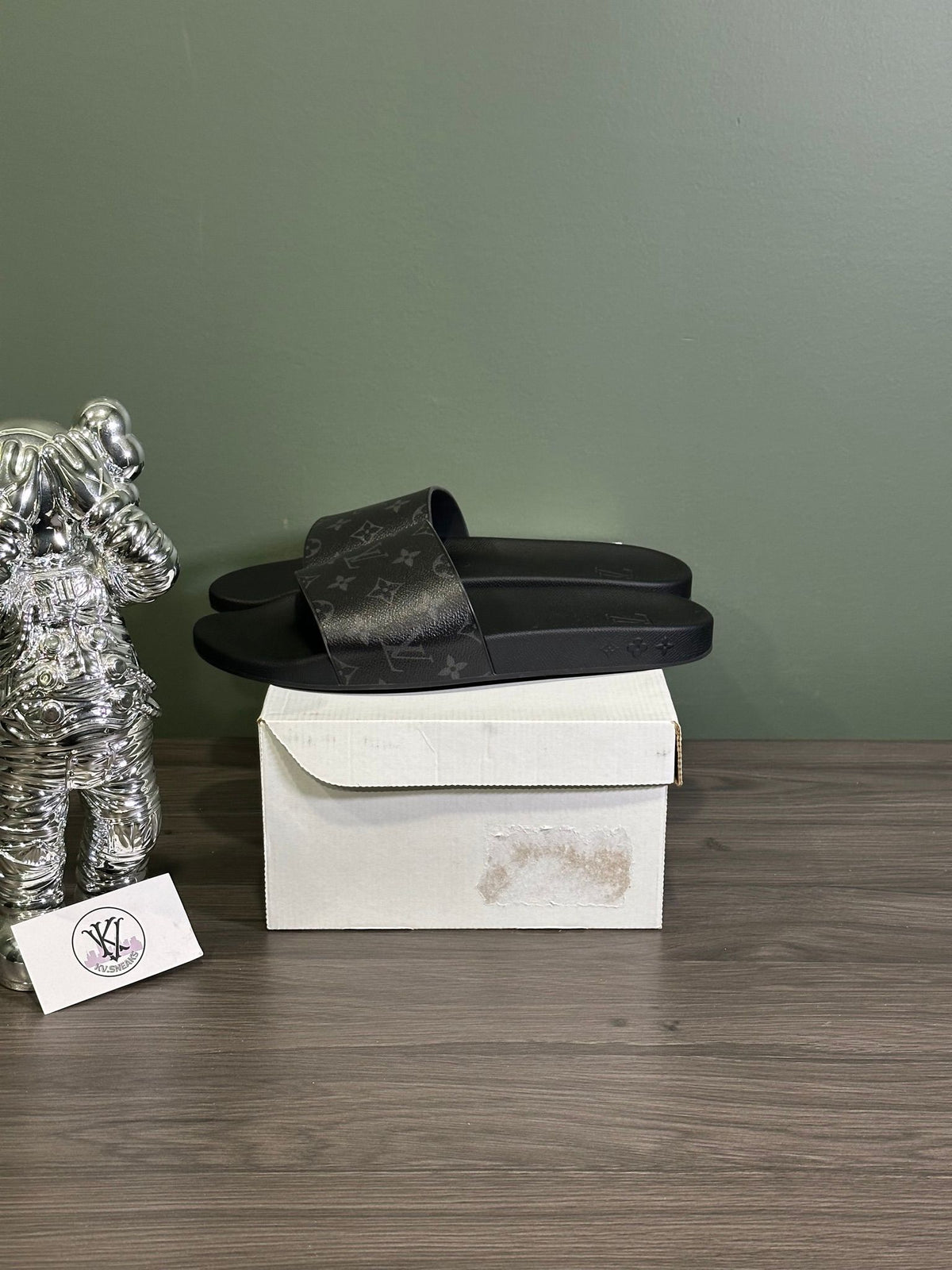 LOUIS VUITTON WATERFRONT MONOGRAM BLACK SLIDE