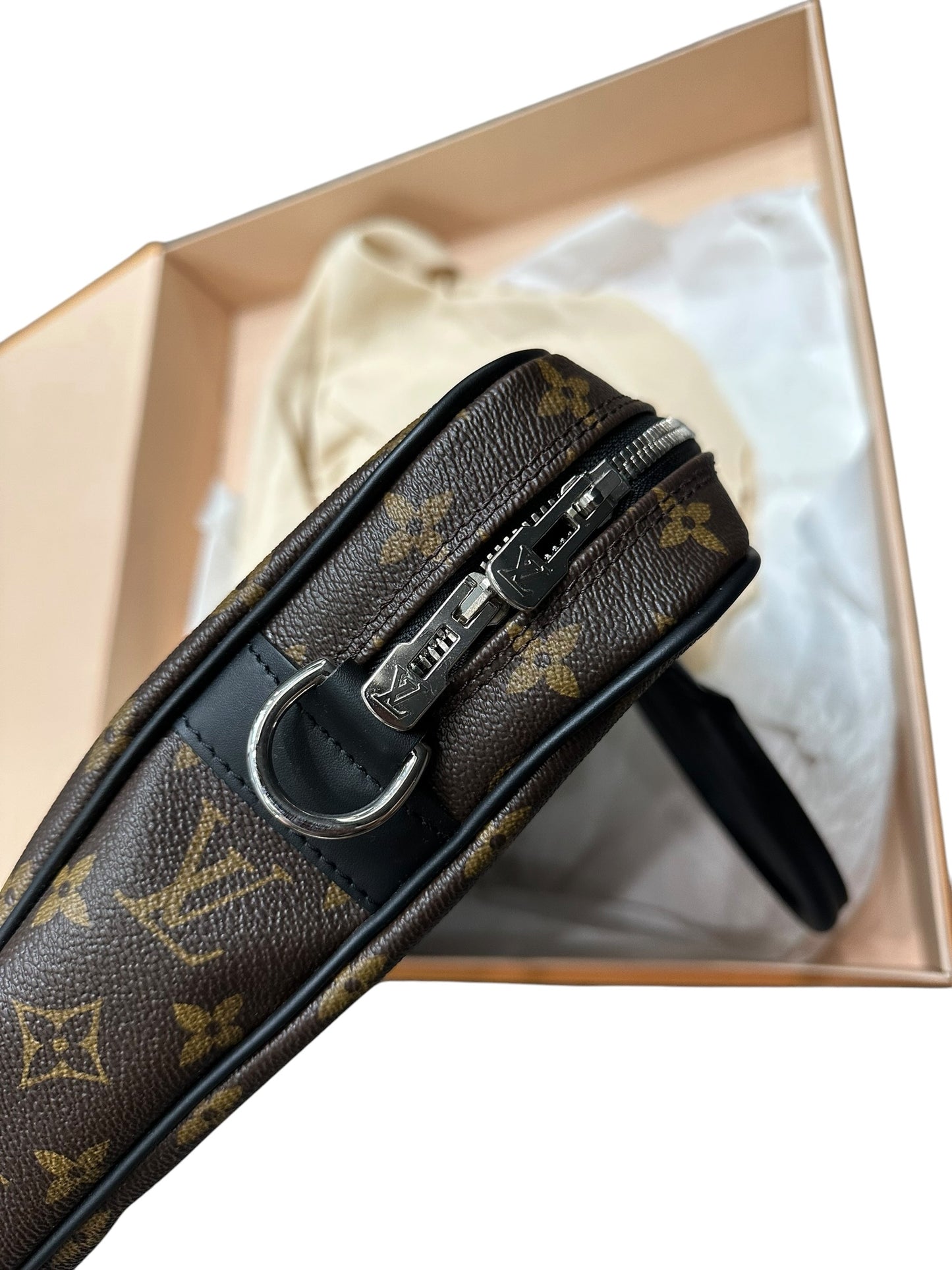 LOUIS VUITTON MONOGRAM DOCUMENTS VOYAGE BRIEFCASE