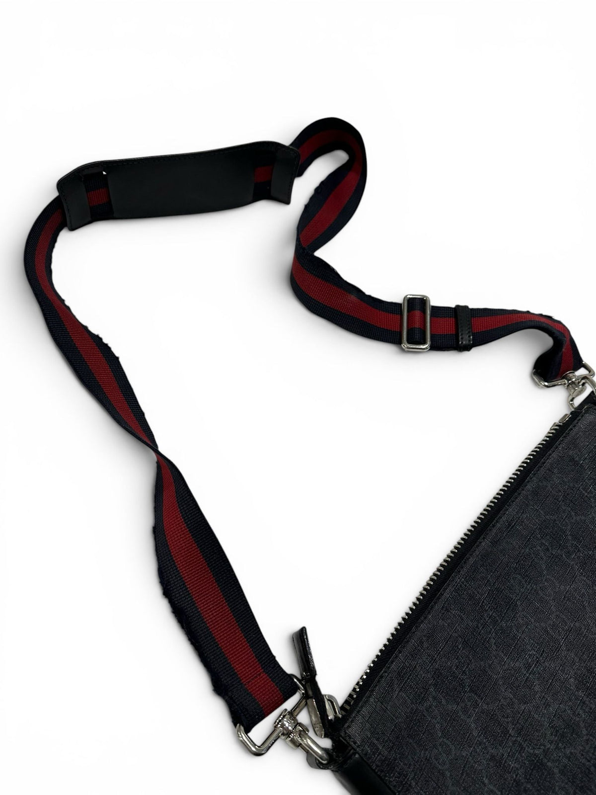 GUCCI LARGE GG SUPREME BLACK MESSENGER BAG