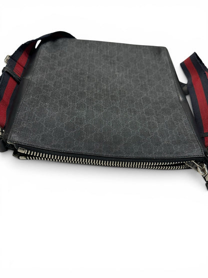 GUCCI LARGE GG SUPREME BLACK MESSENGER BAG
