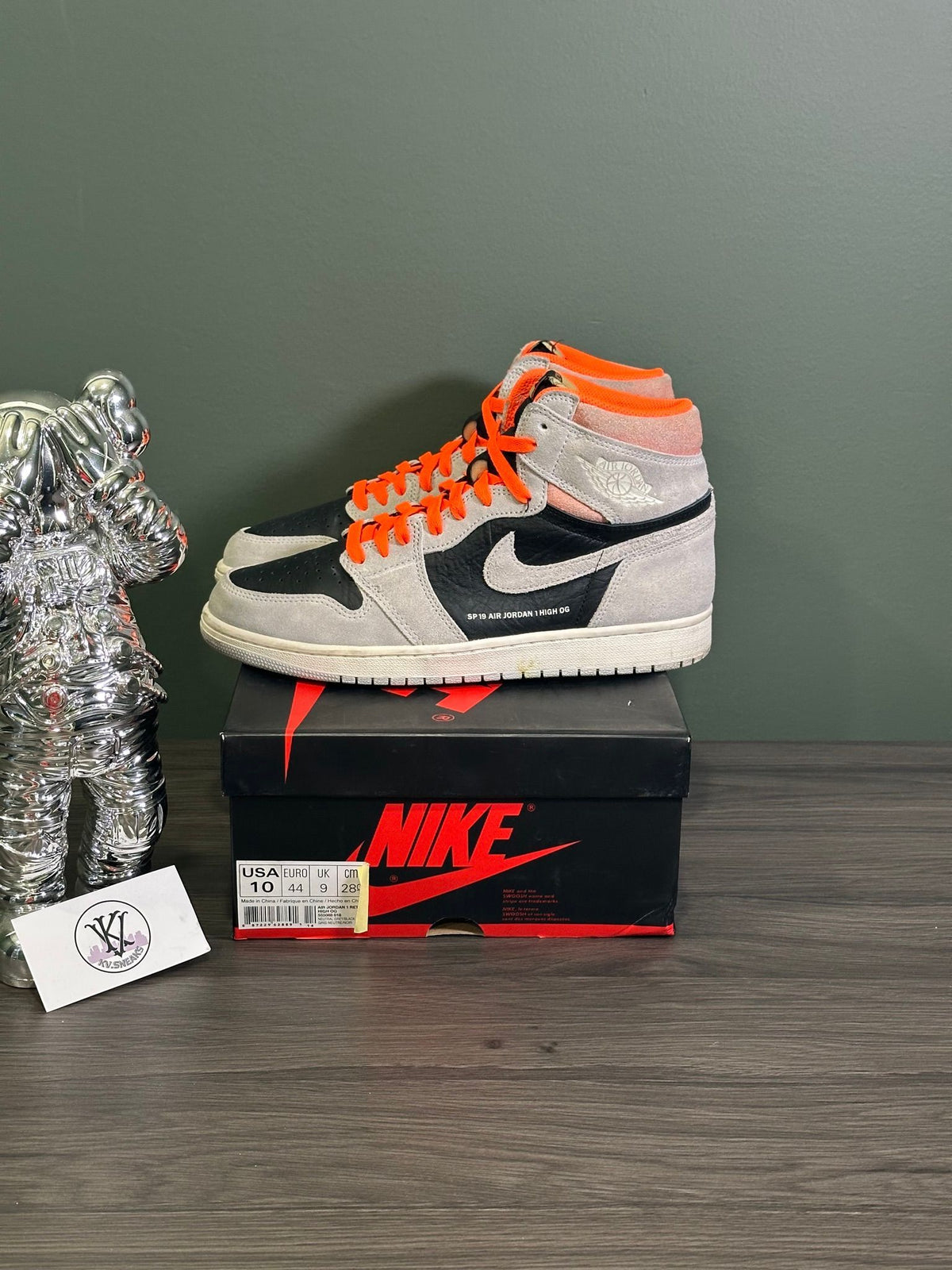 Jordan 1 Retro High Neutral Grey Hyper Crimson
