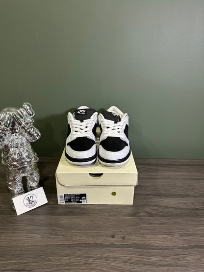 Dunk Low SB TIGHTBOOTH