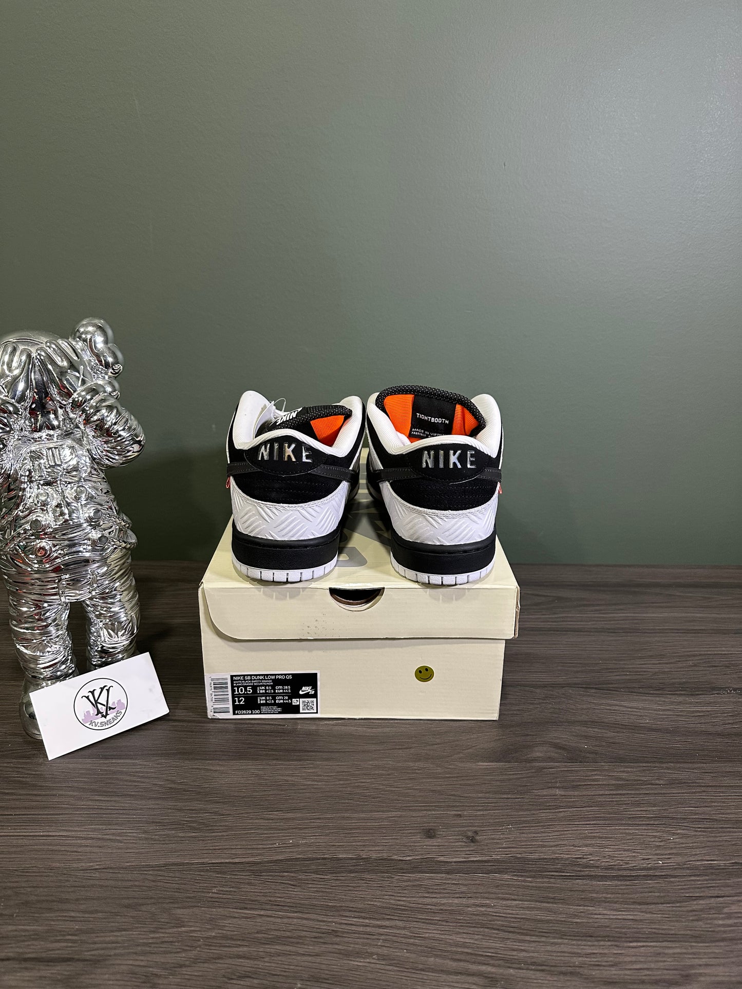 Dunk Low SB TIGHTBOOTH
