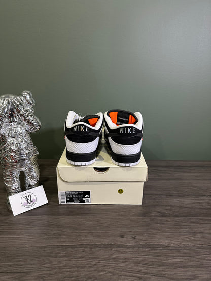Dunk Low SB TIGHTBOOTH