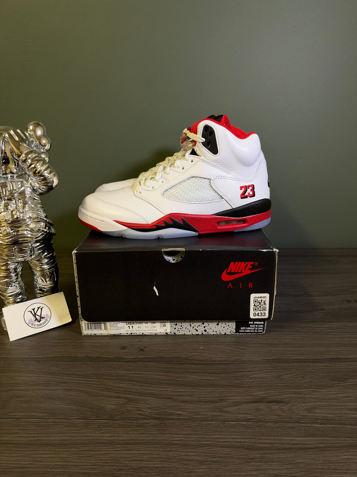 Jordan 5 Retro Fire Red Black Tongue (2025)