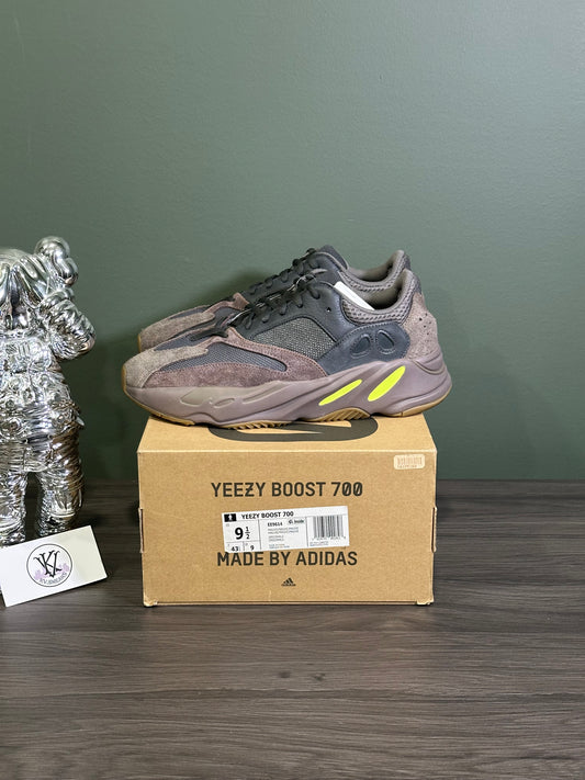 Yeezy 700 Mauve