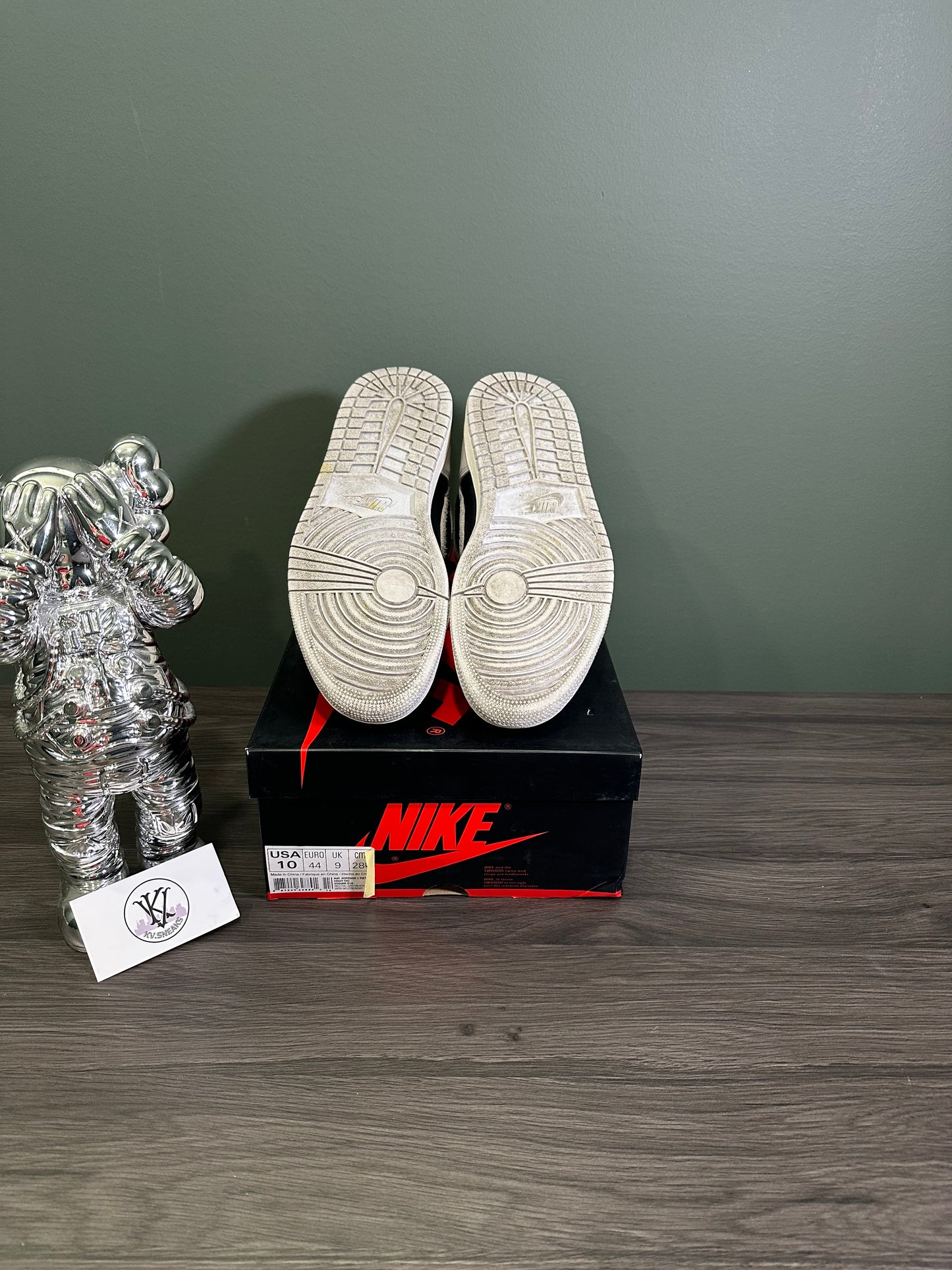 Jordan 1 High Neutral Grey Hyper Crimson