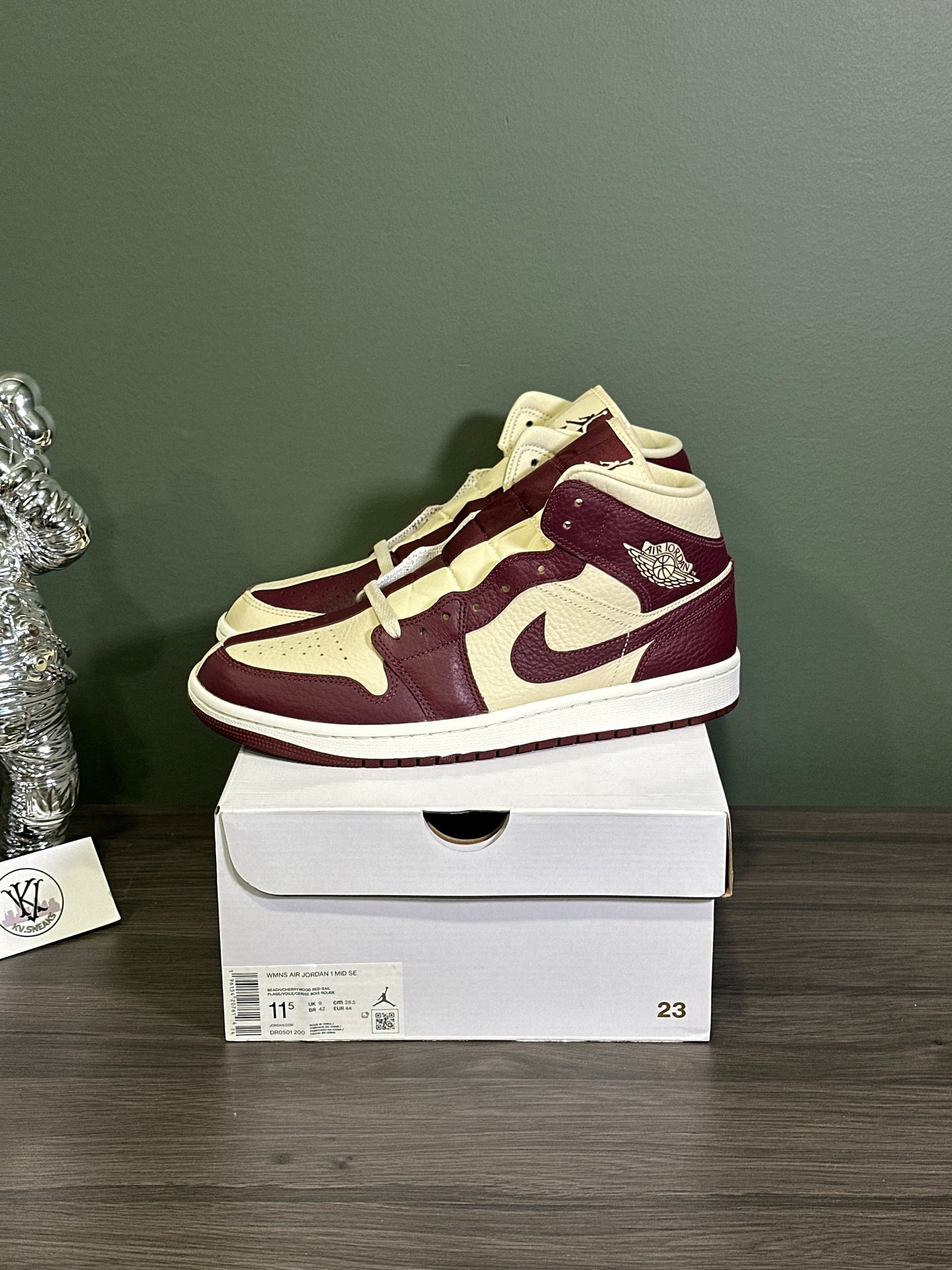 Jordan 1 Mid SE Split Beach Cherrywood Red