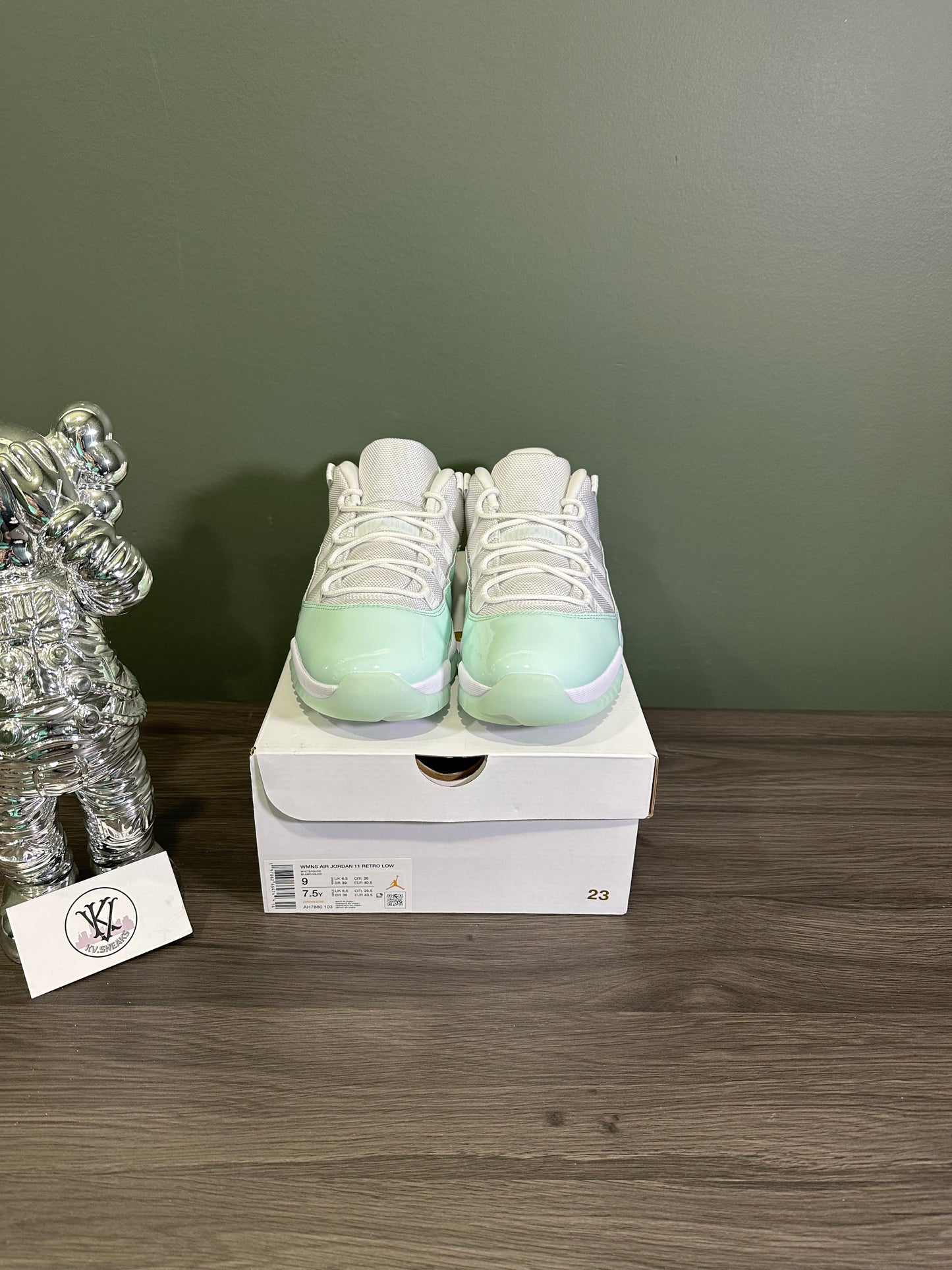 Jordan 11 Low Igloo