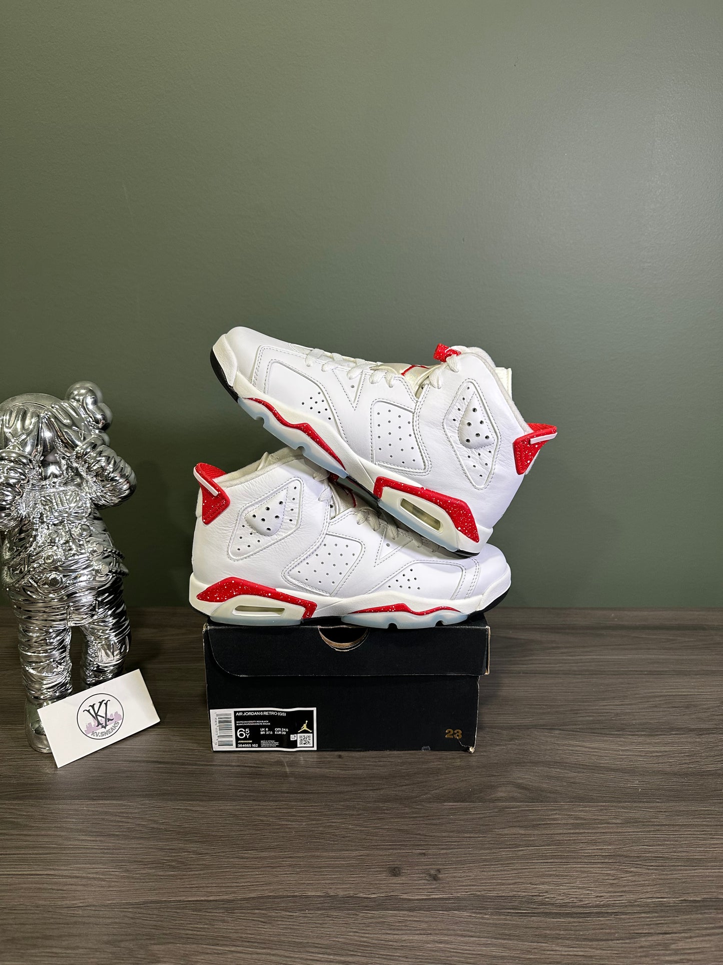 Jordan 6 Red Oreo
