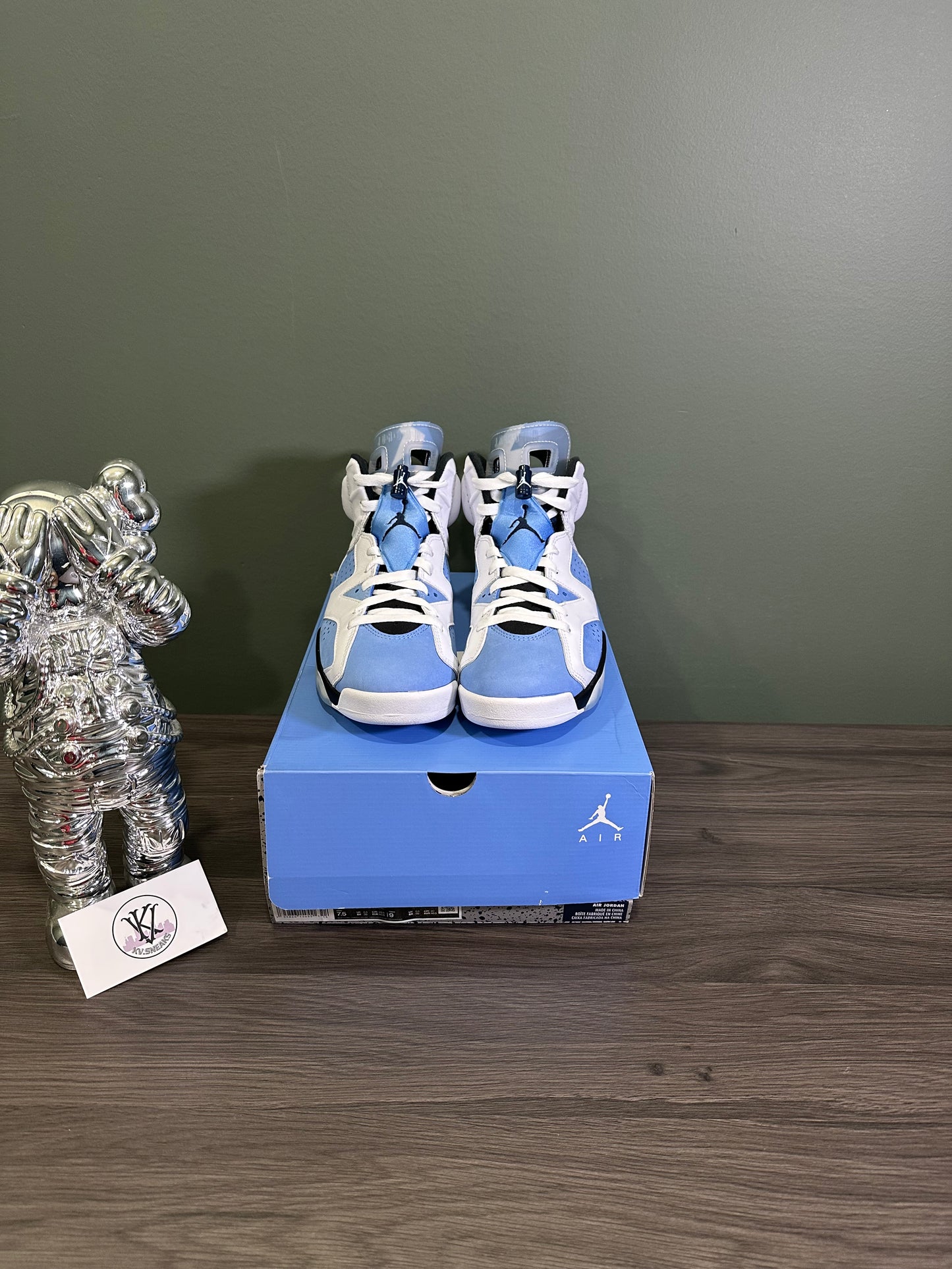 Jordan 6 UNC White