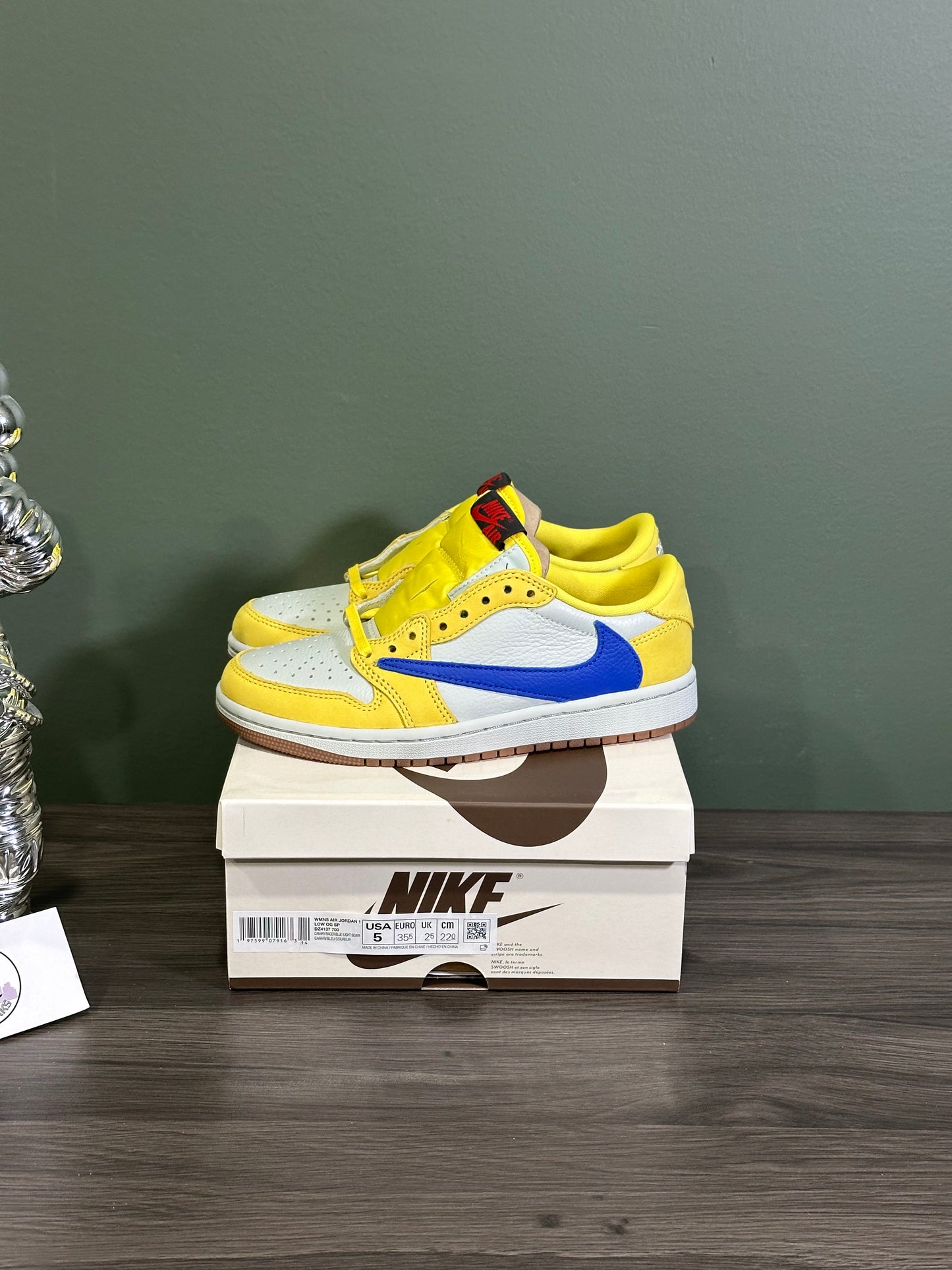 Jordan 1 Low Travis Scott Canary (W)