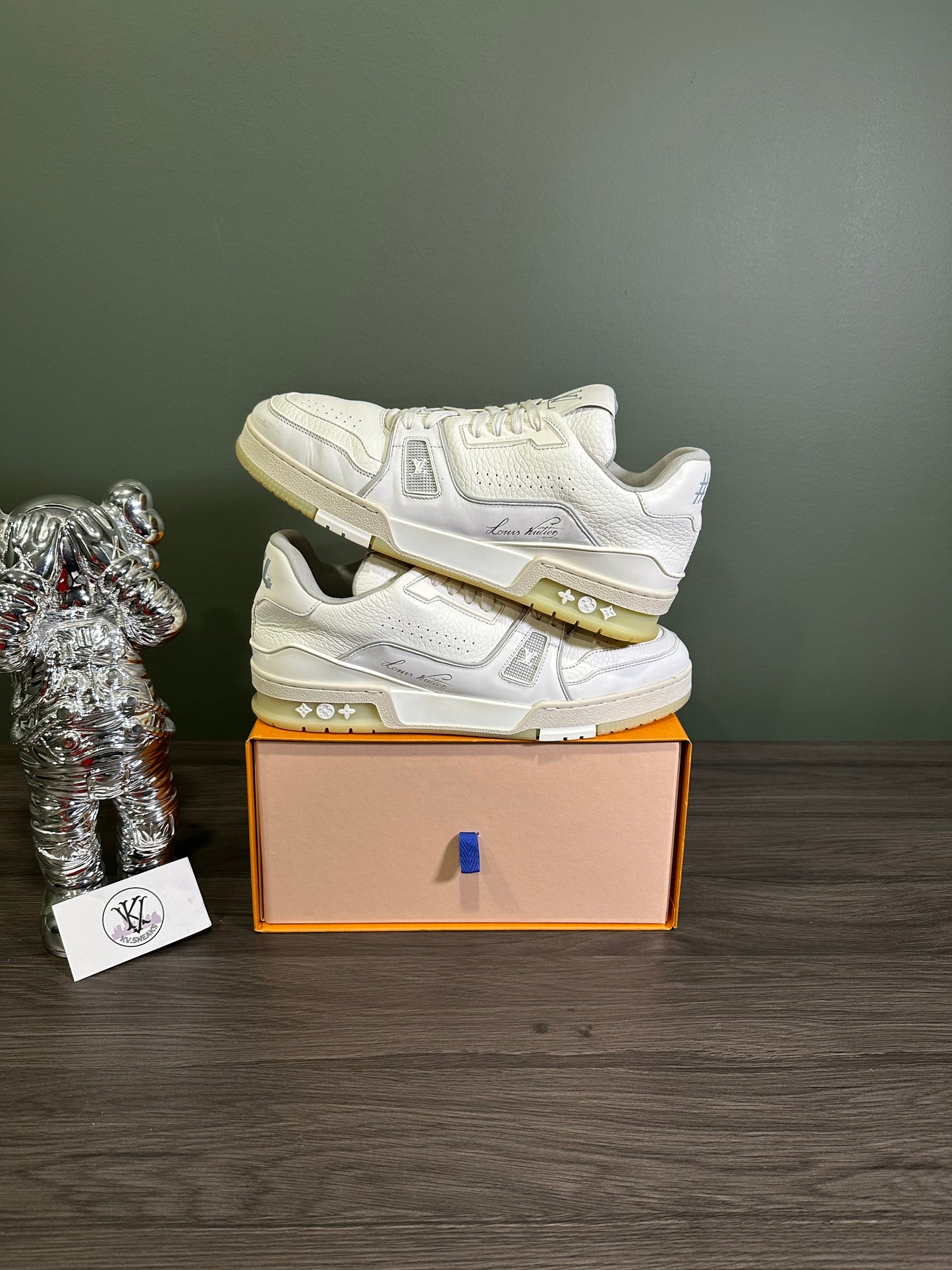 Louis Vuitton Trainer White Signature