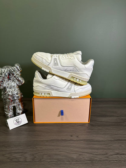 Louis Vuitton Trainer White Signature