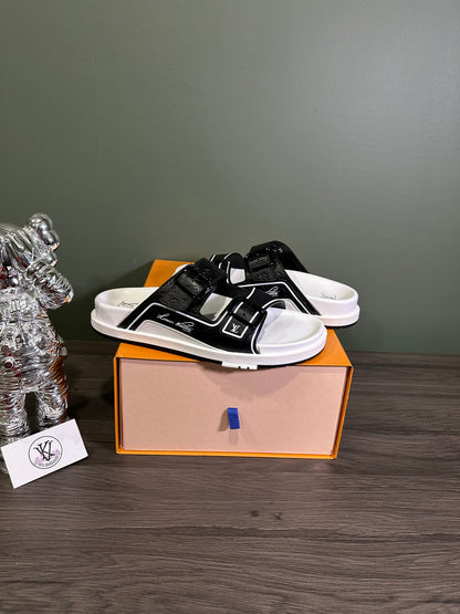 Louis Vuitton Trainer Black White Slide