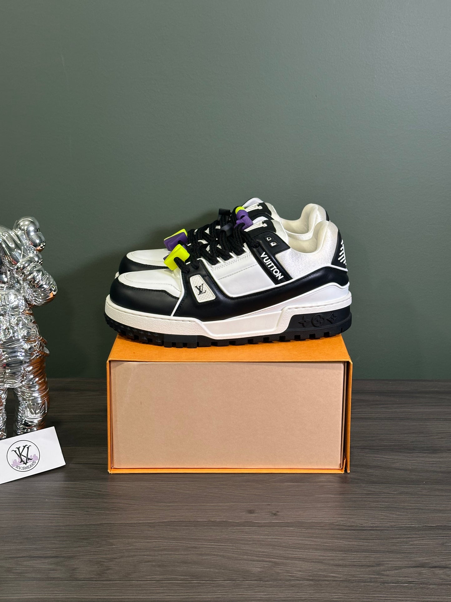 Louis Vuitton Trainer Maxi White Black