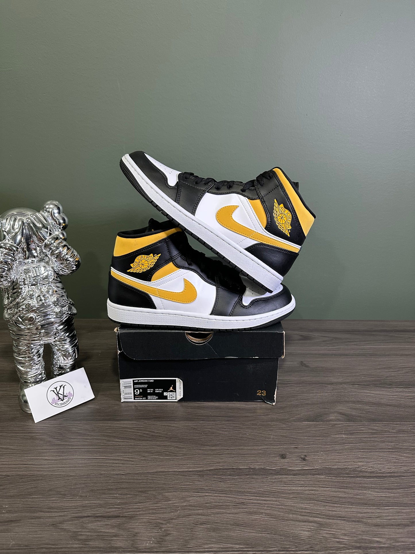 Jordan 1 Mid White Pollen Black