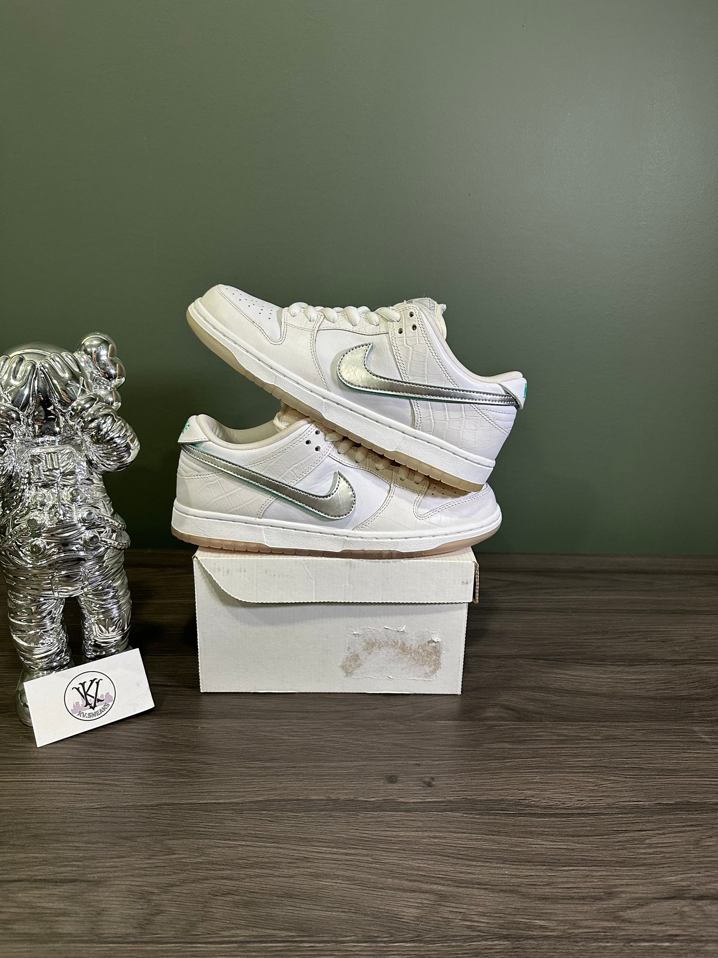 Dunk Low SB Diamond Supply Co. White Diamond
