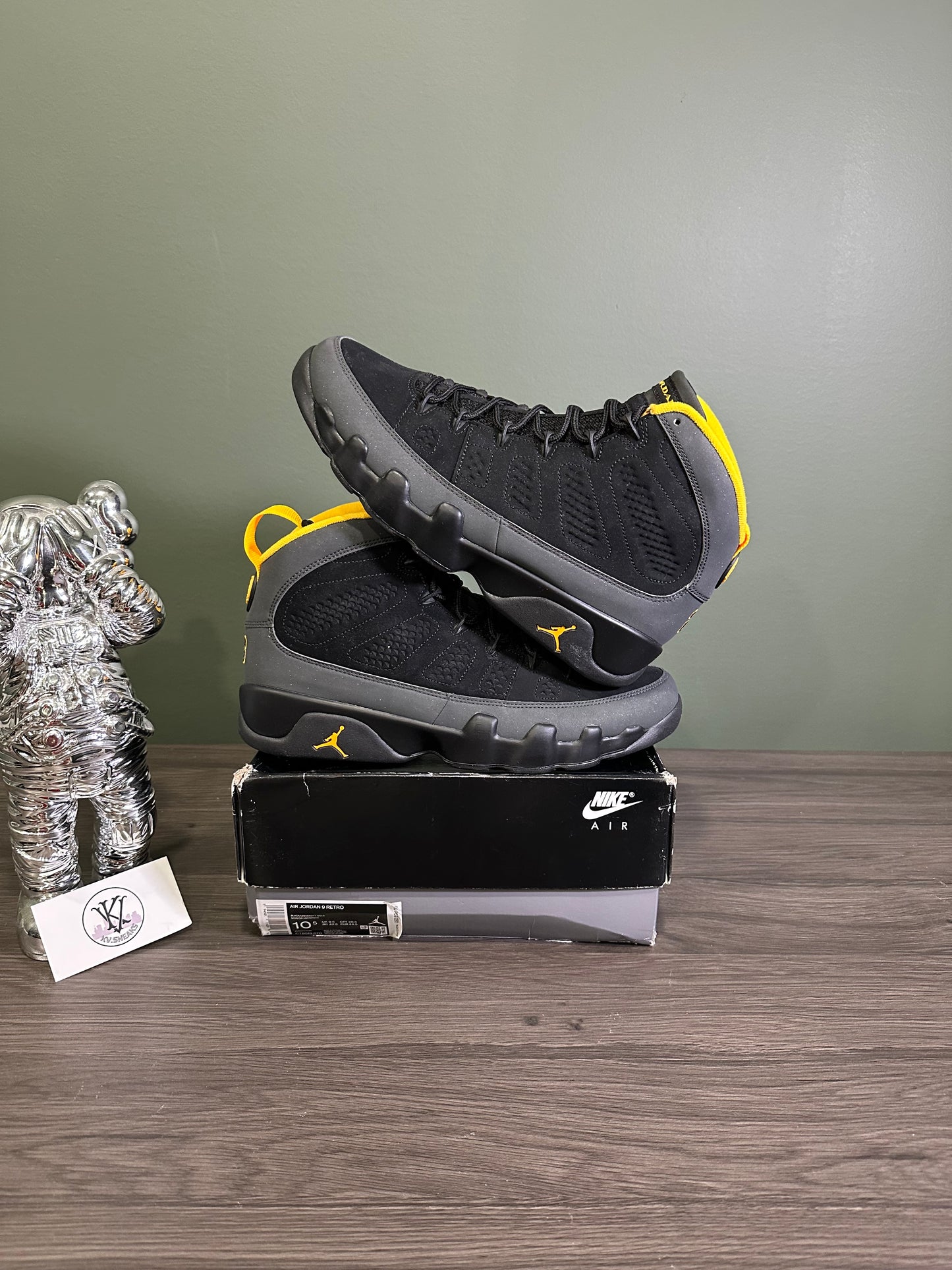 Jordan 9 Dark Charcoal University Gold