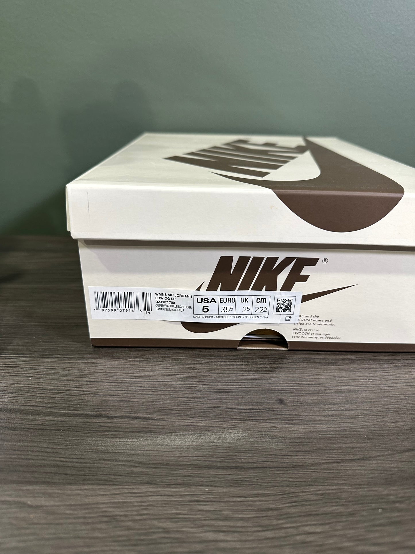 Jordan 1 Low Travis Scott Canary (W)