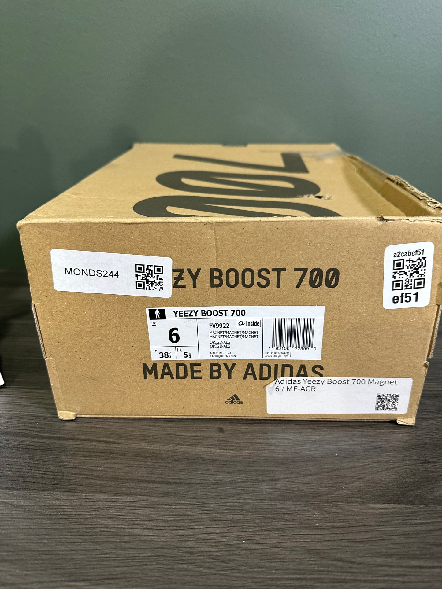 Yeezy 700 Magnet