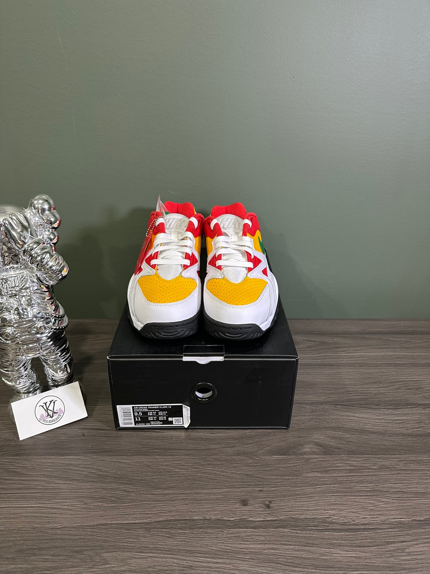Nike Cross Trainer Low Supreme White Yellow Red